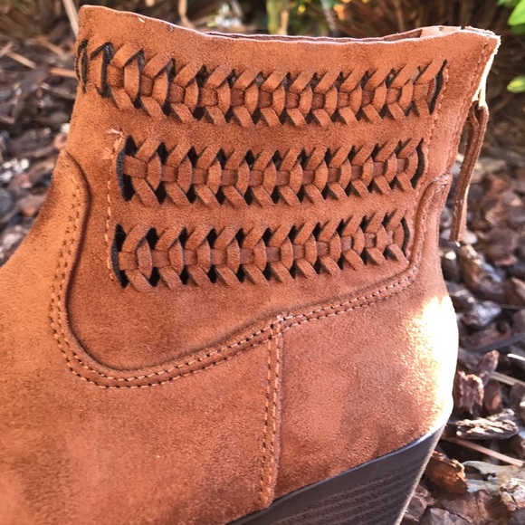Tan suede braid detail booties - Picture 6 of 6